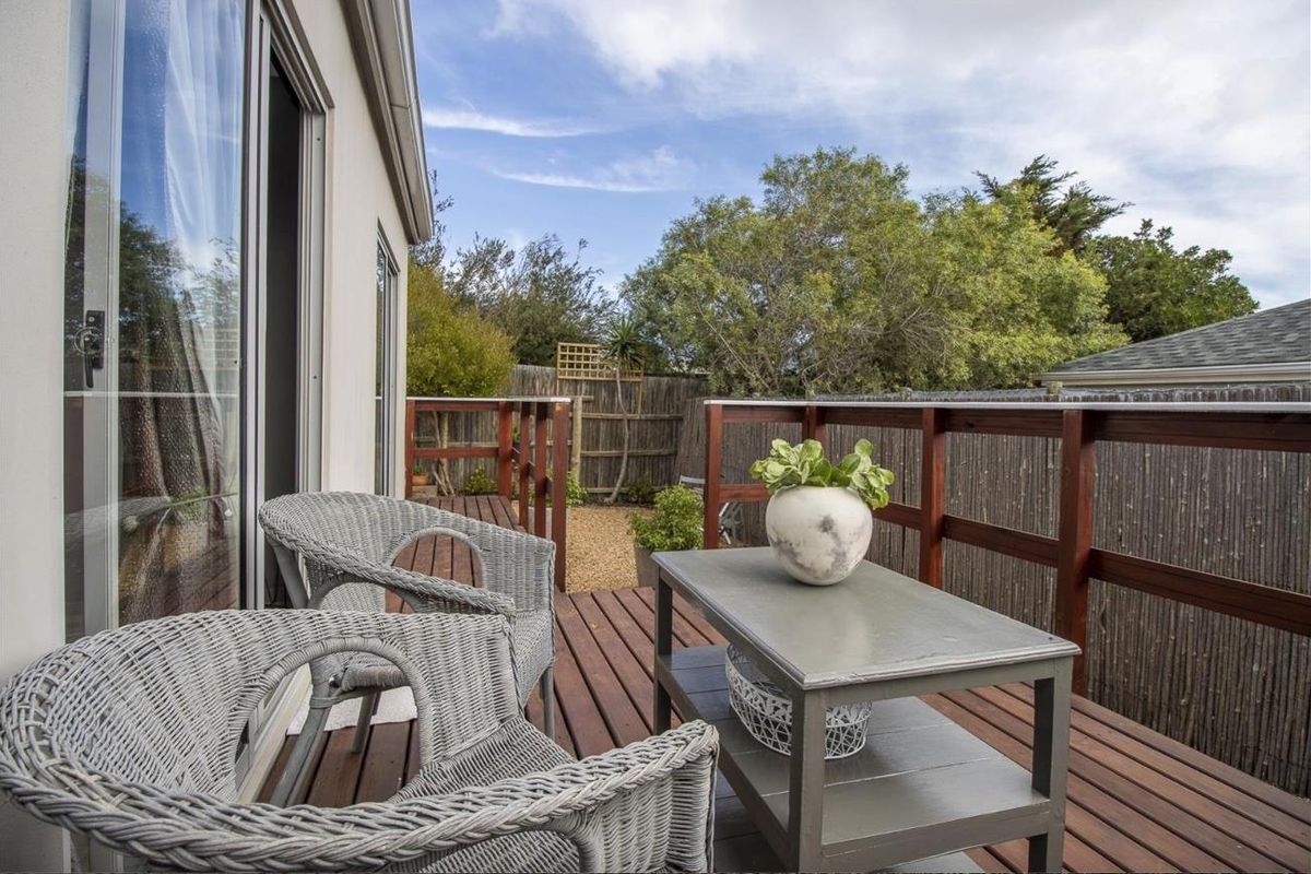 2 Bedroom, Modern, North-Facing Gem - Photo 2