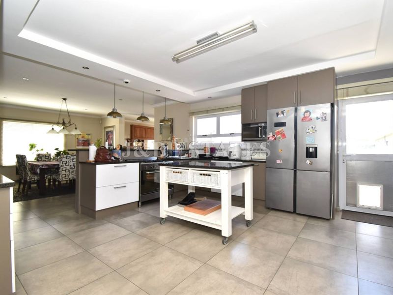 PRIME LOCATION WITH STUNNING LAGOON AND SEAVIEWS - Photo 2