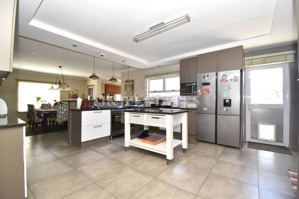 PRIME LOCATION WITH STUNNING LAGOON AND SEAVIEWS - Photo 2