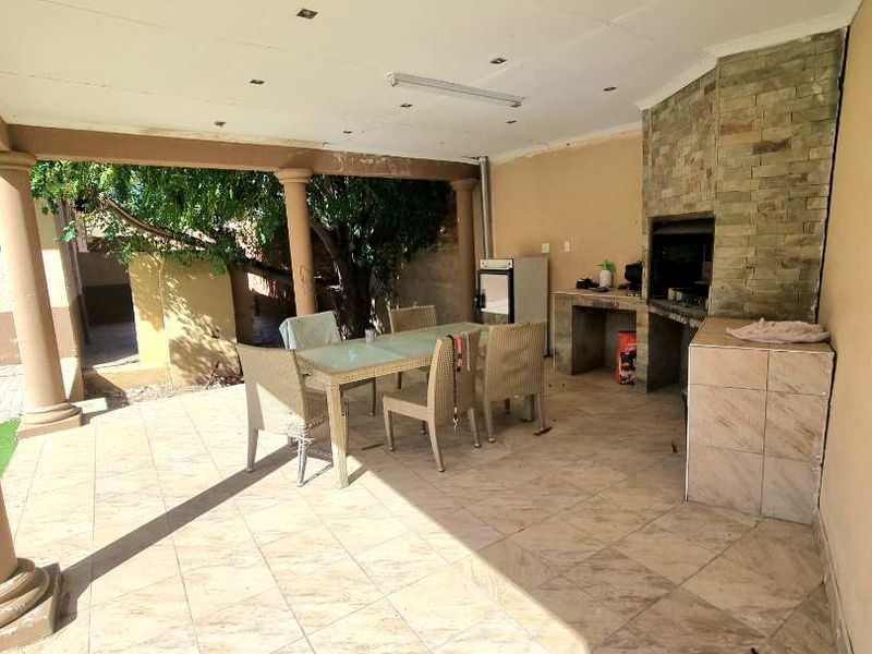 HOUSE FOR SALE IN WINDHOEK WEST - Photo 3