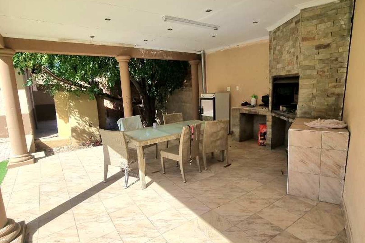 HOUSE FOR SALE IN WINDHOEK WEST - Photo 3