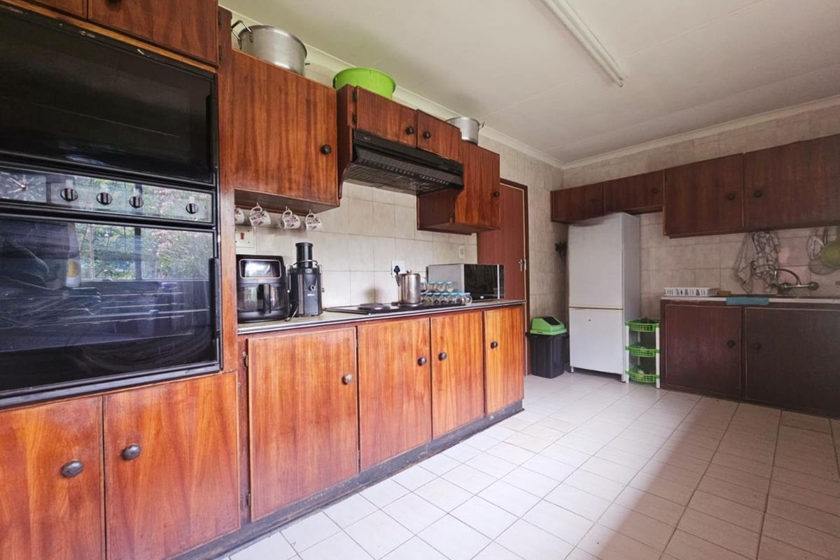 **Charming Facebrick Home with Income-Generating Flatlet** - Photo 5