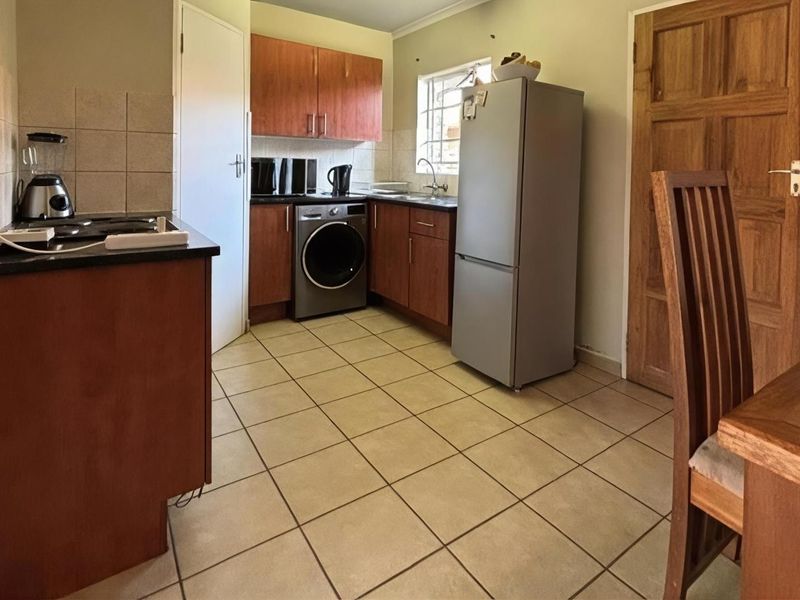 The Perfect 2Bedroom Simplex! - Photo 6