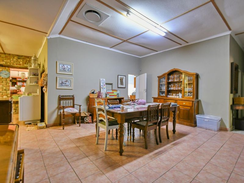 Outjo:  HUGE home WITH A LOT ON OFFER - Photo 6