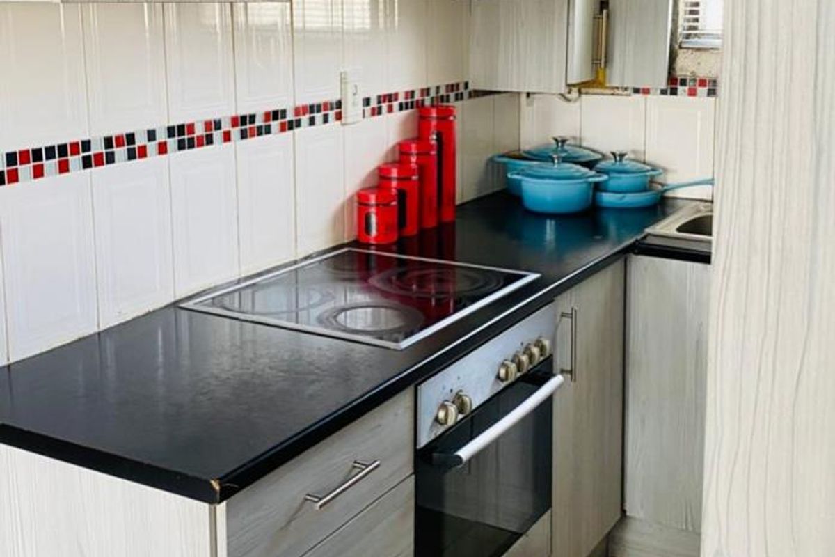 Stunning 2 Bedroom Property for Sale in Old Crossroads - Photo 5