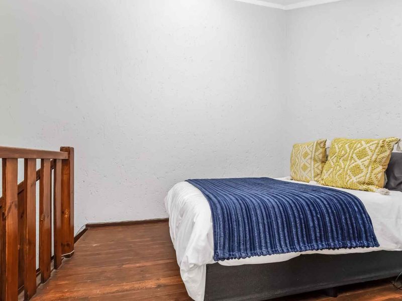 TOP FLOOR LOFT APARTMENT, BOASTING LOADS OF NAURAL LIGHT AND IN A FANTASTIC LOCATION - Photo 9