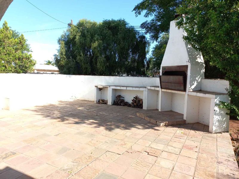 Lovely family home in a very popular area! - Photo 7