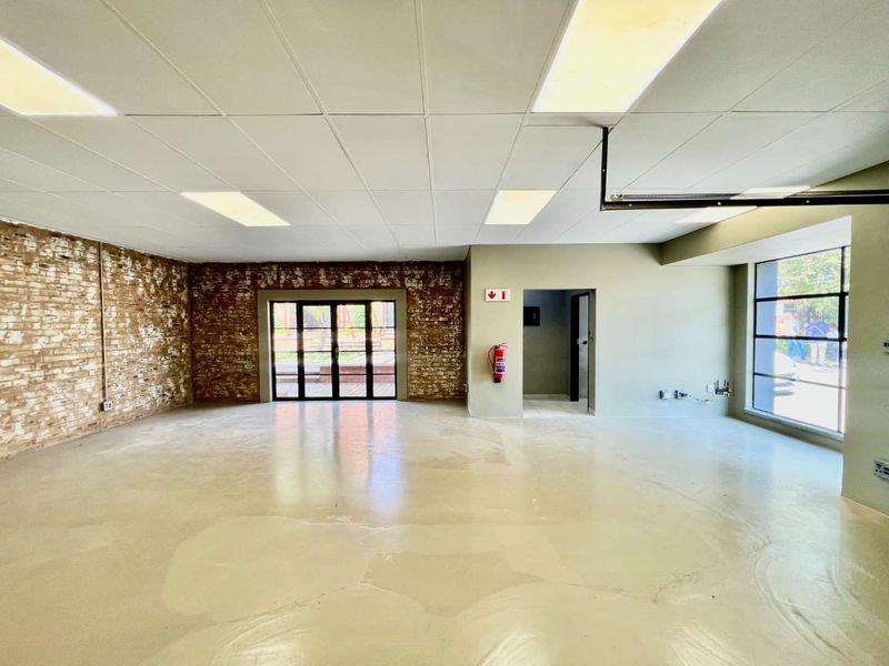 Versatile 71m2 Commercial Unit in Heart of Halfway House! - Photo 3