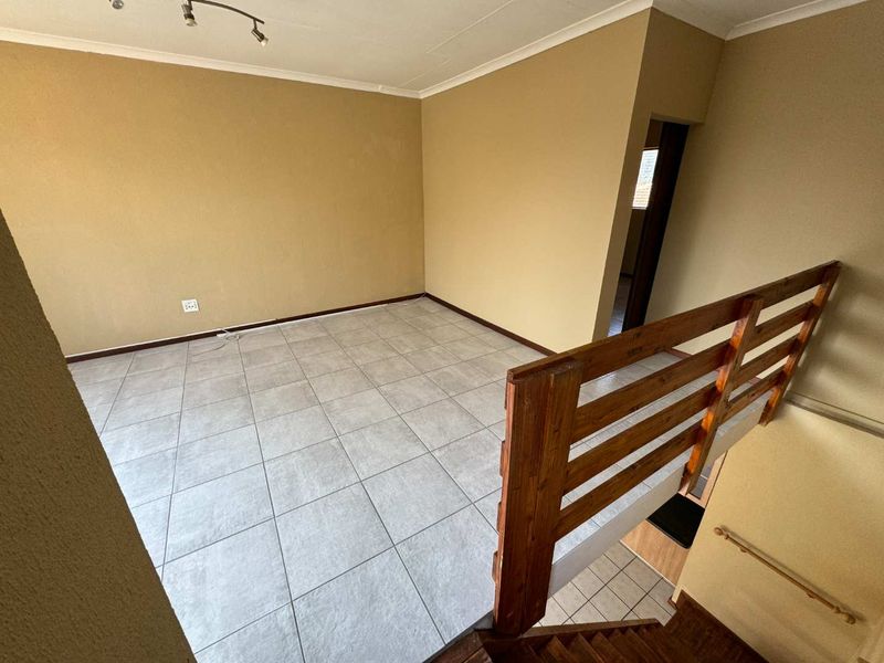 Stunning 3 bedroom townhouse to rent in Weltevredenpark - Photo 7