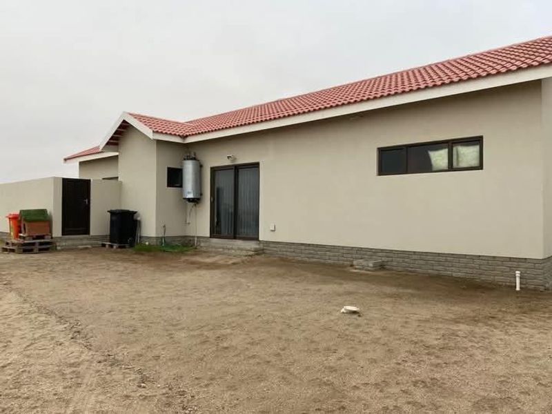 🏡 1-Bedroom House for Sale – Heritage Hill, Swakopmund  Asking Price: N$ 1,350,000 (excl. costs)   Location: Heritage Hill, approx. 9 km from Swakopmund CBD - Photo 5