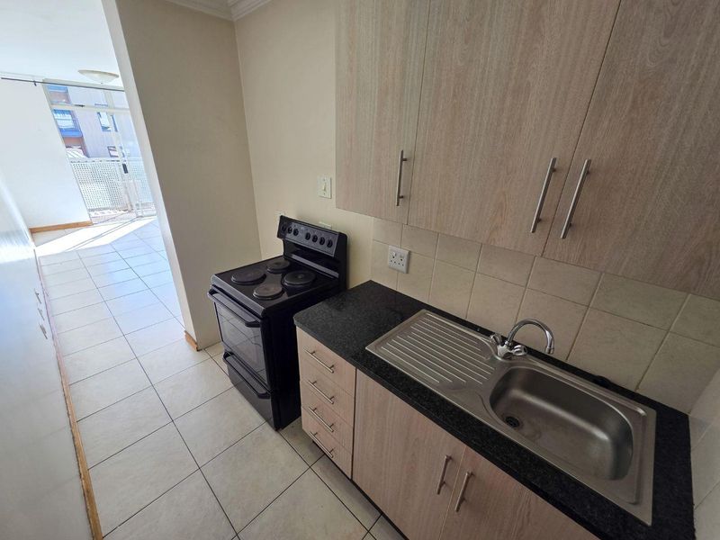 Bachelor Apartment available in Hillcrest - Photo 8