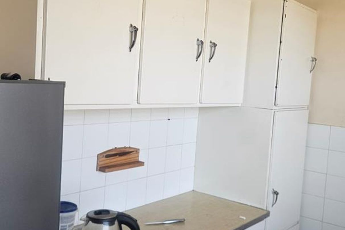 Spacious 2-Bedroom Flat in the Heart of Johannesburg CBD - Photo 5