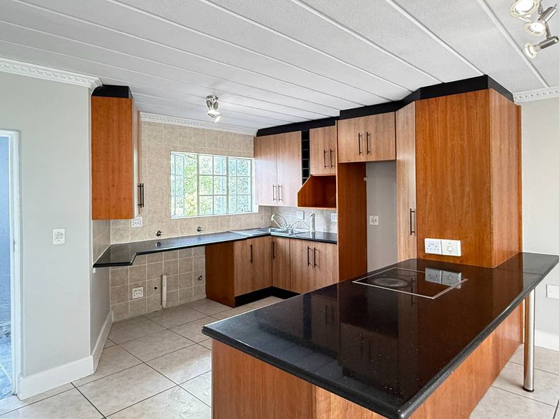 Charming 3 Bedroom Apartment in Secure Estate - Photo 5