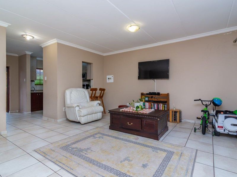 2-bedroom retreat with en-suites  and  study nook! - Photo 8