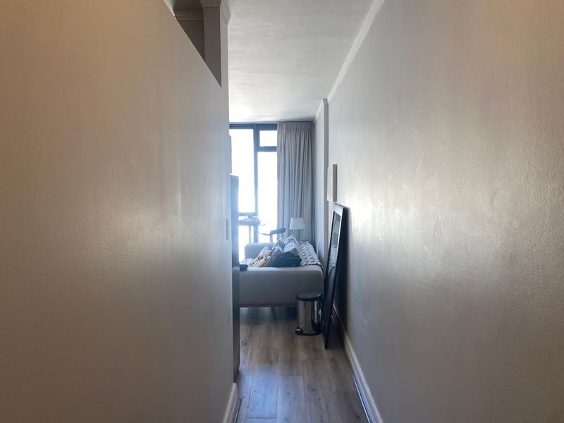 Executive Large One Bedroom Apartment - Furnished - Photo 5