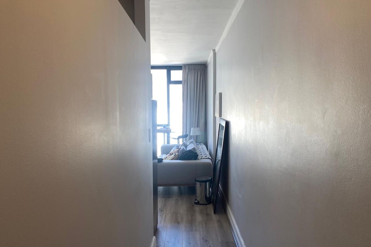 Executive Large One Bedroom Apartment - Furnished - Photo 5