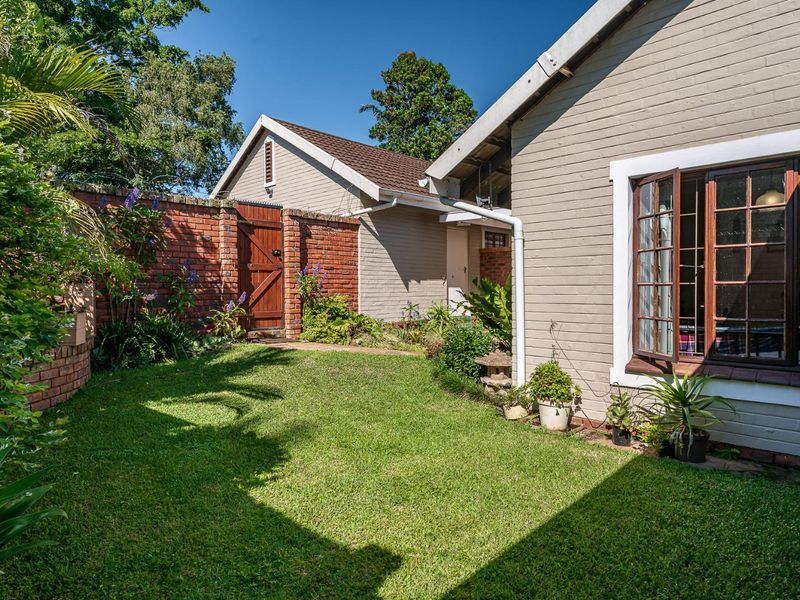 "Snap Up This Charming Townhouse Before It's Gone!" - Photo 6