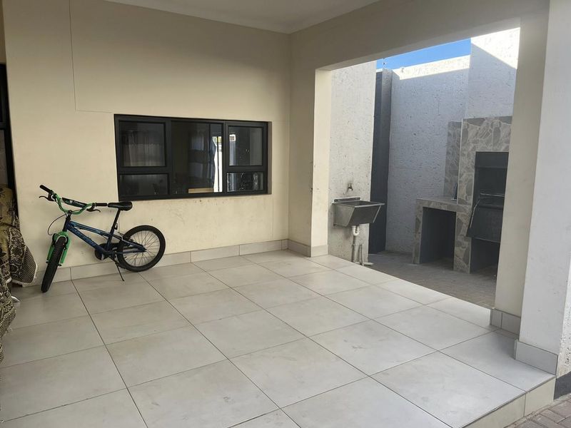 Modern Three bedroom home for sale in Khomasdal - Photo 8
