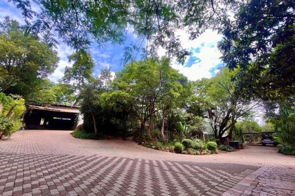 4 Bedroom House for Sale in Alan Manor - Photo 2