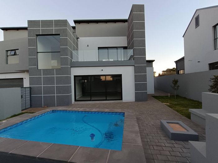 Property #2395303, House For Sale in Midstream Estate