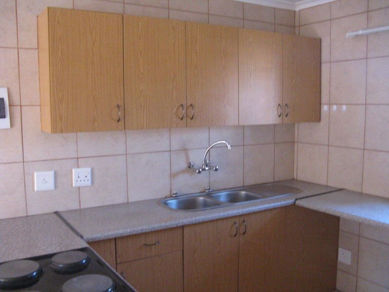 2 BEDROOM TOWNHOUSE TO RENT IN THERESA PARK - Photo 8
