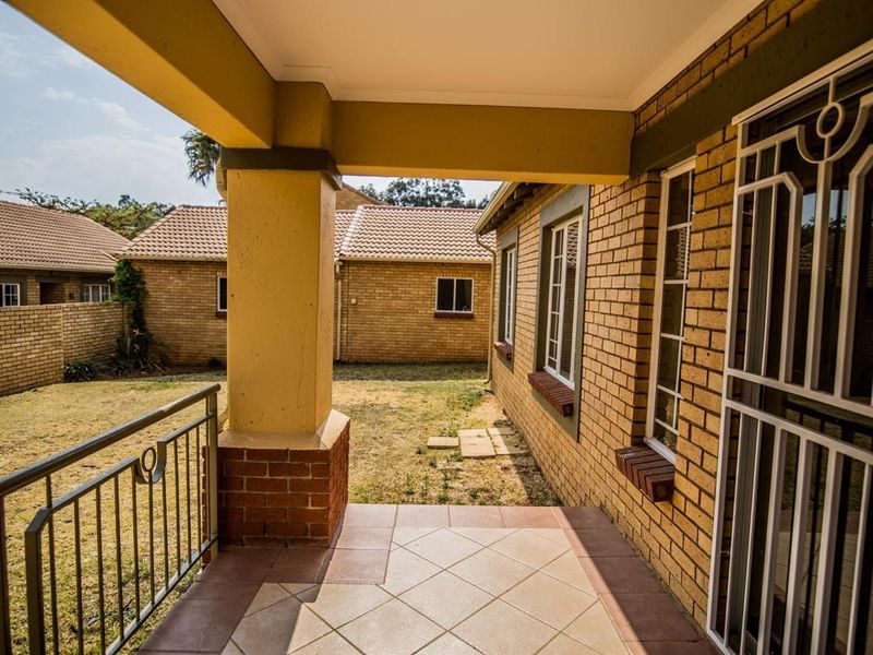 3 Bedroom Simplex With A Private Garden - Photo 6