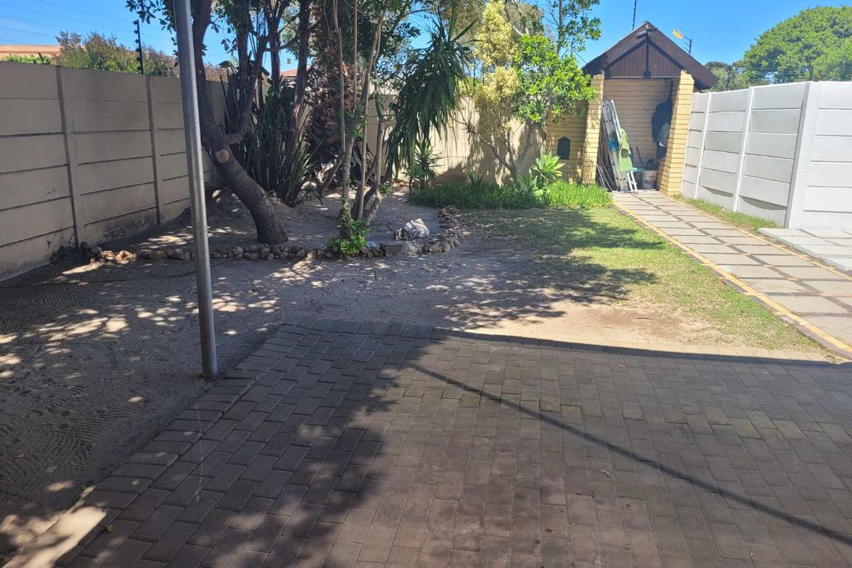 3 Bedroom Duplex. - Photo 3