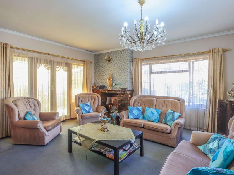 Home With Endless Potential. - Photo 3