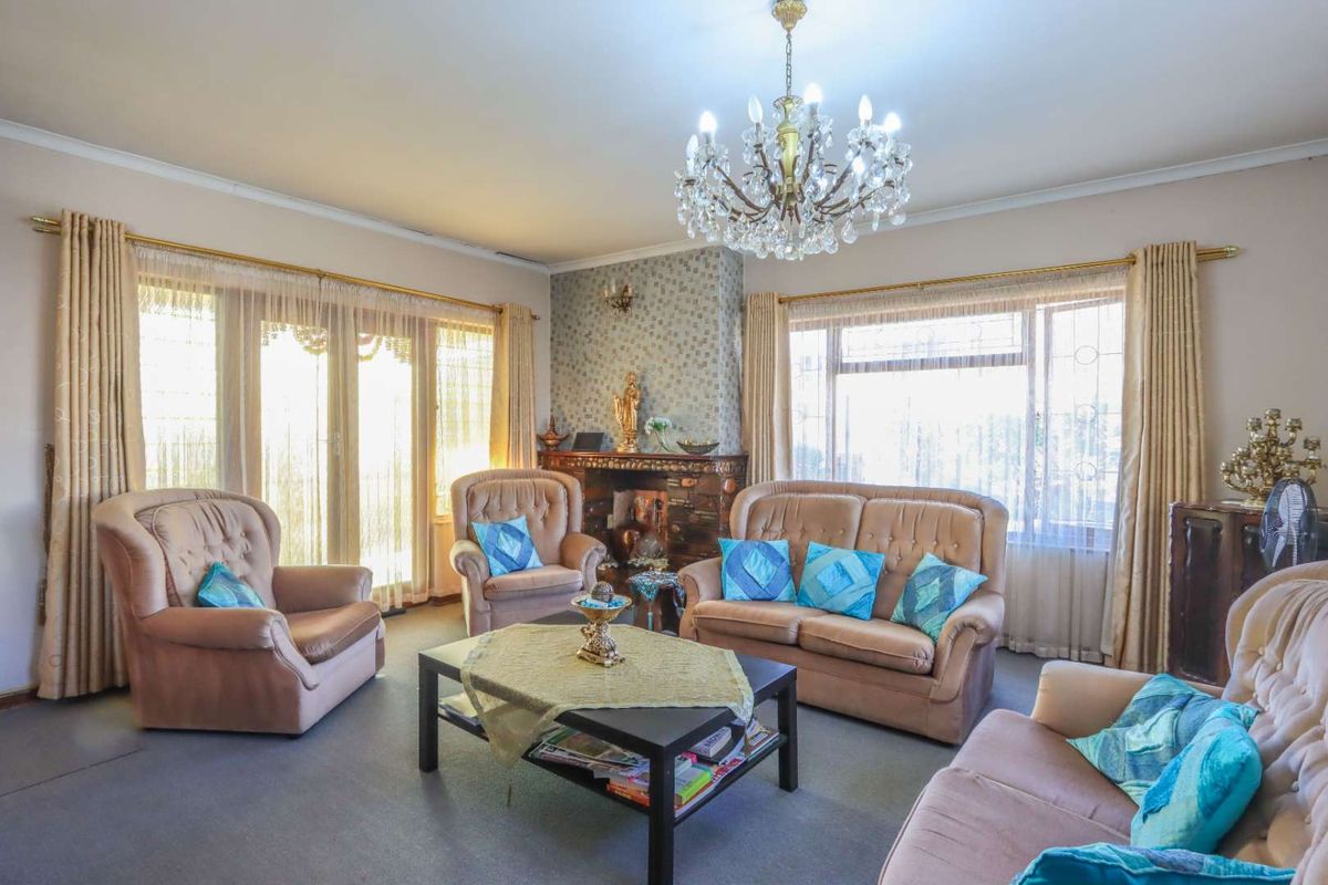 Home With Endless Potential. - Photo 3