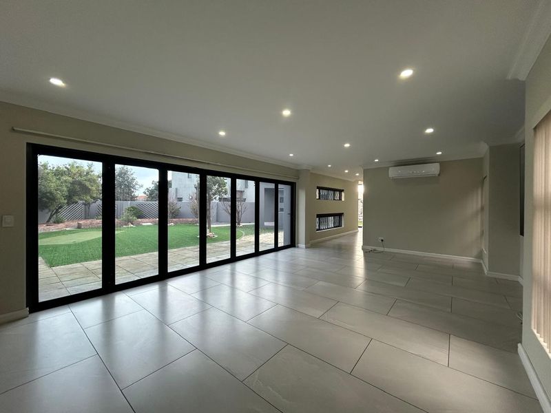 Luxurious 4-Bedroom Home in Sagewood Estate - Photo 3