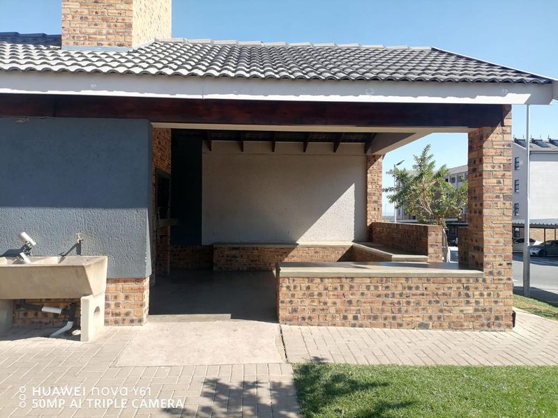 Eagles@Riverside R 560 000 - Neat 2 bed , 1 bath apartment - Photo 7