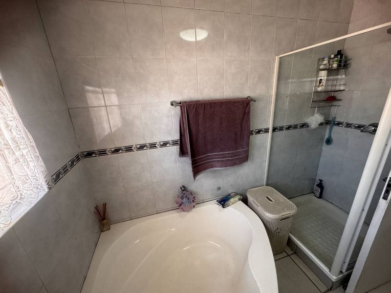 Large Family home with Flatlet for sale - Photo 8