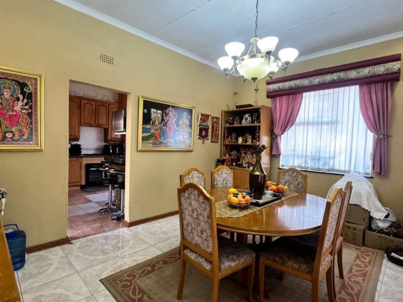 Spacious 3-Bed Family Home with Pool & Entertainment Area - Photo 7