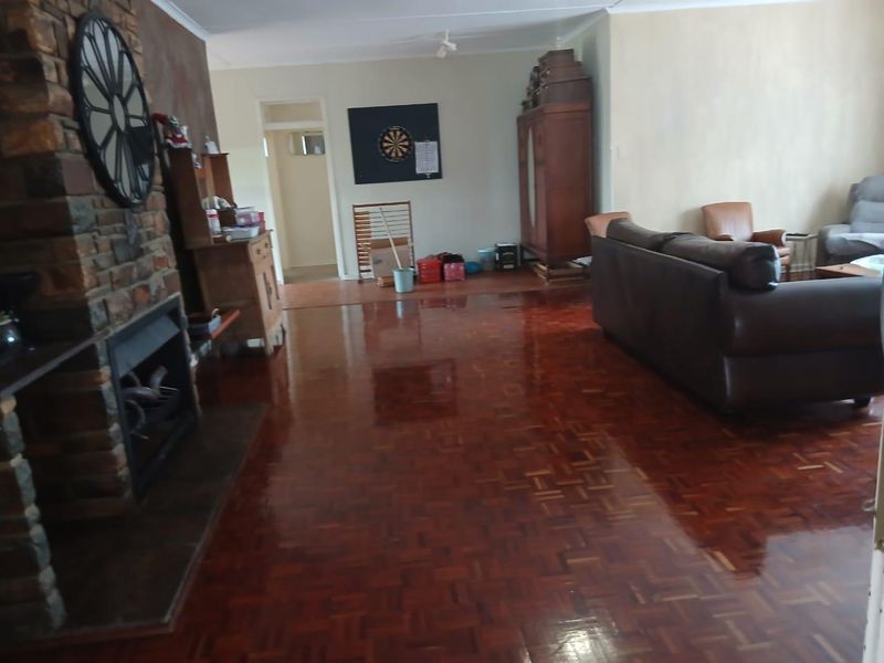 House With 2 Bedroom Self Contained Flat For Sale - Photo 2