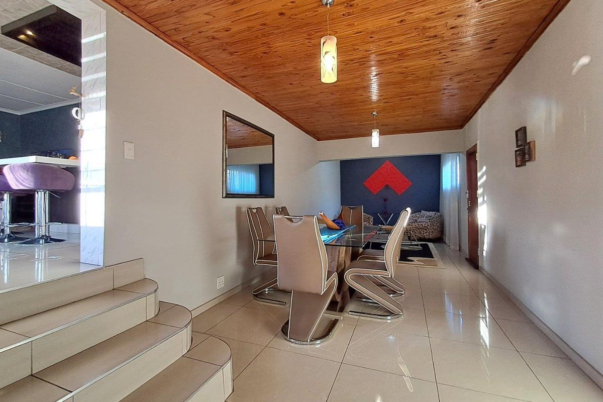 4 Bedroom House for sale in Albemarle - Photo 3