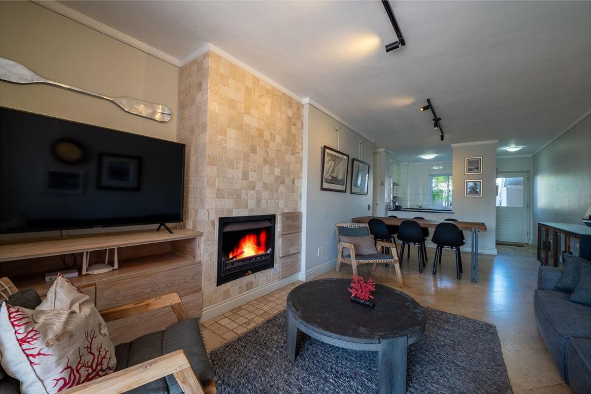 Three bedroom apartment to rent in Knysna Quays - Photo 2