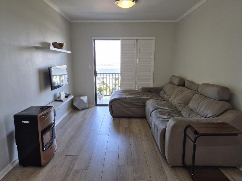 Stunning two-bedroom in Greenpark Lifestyle complex - Photo 9