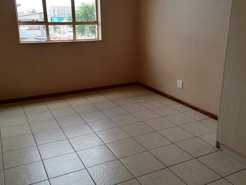Du South, Bachelor unit for sale - Photo 4