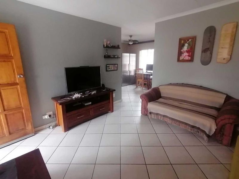 BEAUTIFUL TOWNHOUSE FOR SALE IN SOUGHT-AFTER ELDORAIGNE!!!! - Photo 7