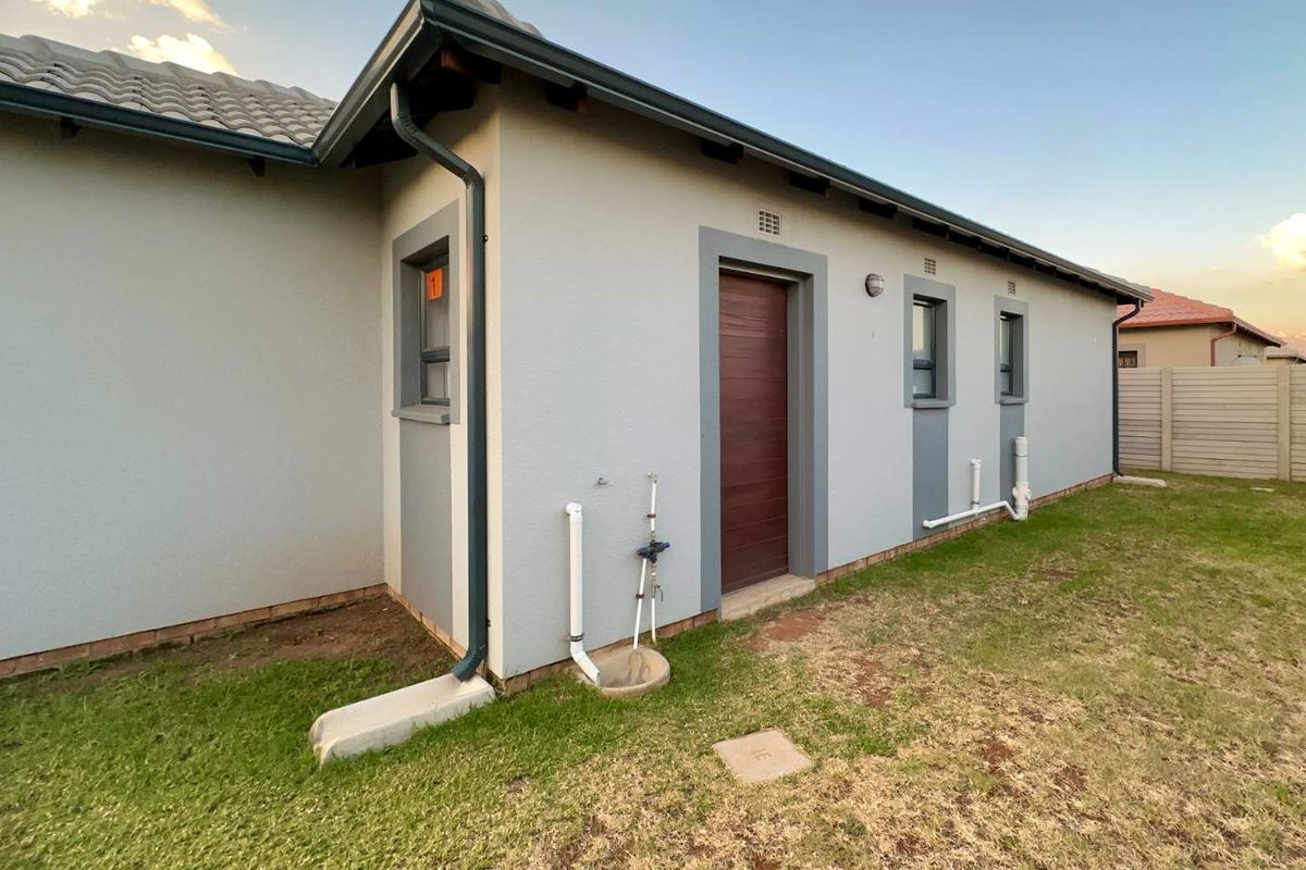 Daveyton NEW MODDER !R932 350 3 beds & 2 baths ! - Photo 2