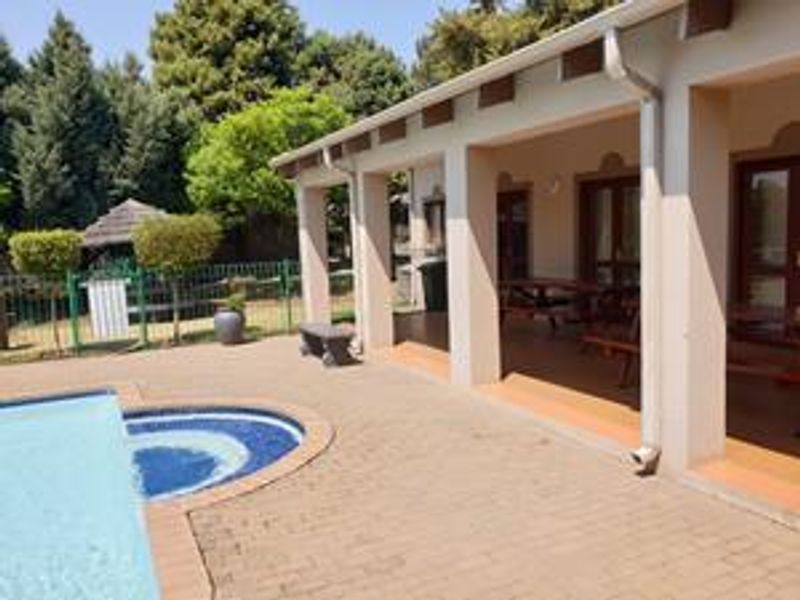 UNFURNISHED 2 BEDROOM GARDEN APARTMENT TO RENT IN LONEHILL - Photo 9