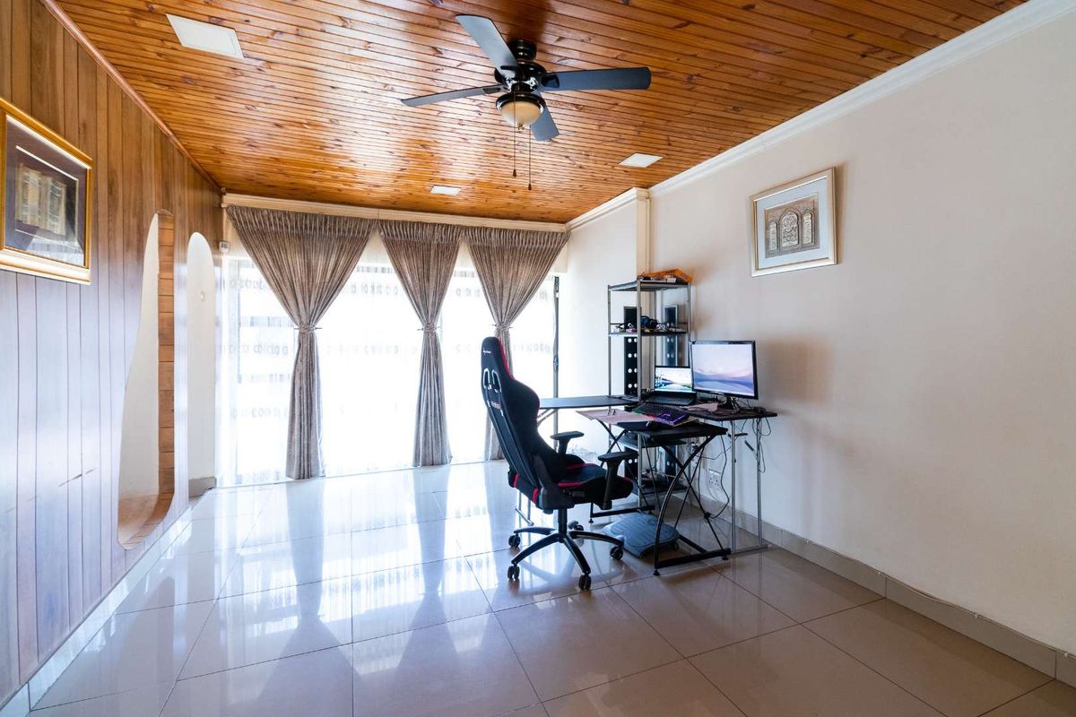 Beautiful 3-Bedroom Home with a Flatlet - Photo 2