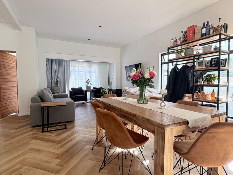 Renovated Three Bedroom Pet Friendly House - Claremont - Photo 6
