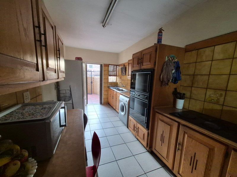 🏡 Spacious Family Townhouse in Faerie Glen! - Photo 3