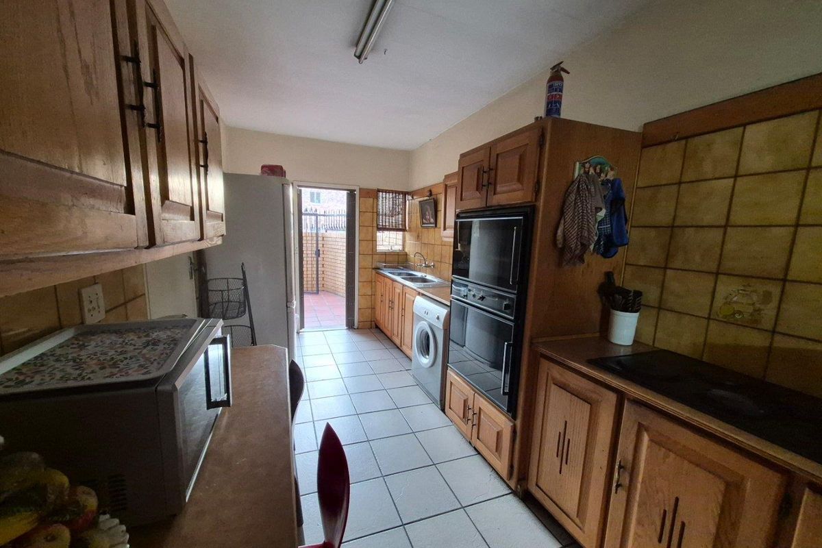 🏡 Spacious Family Townhouse in Faerie Glen! - Photo 3