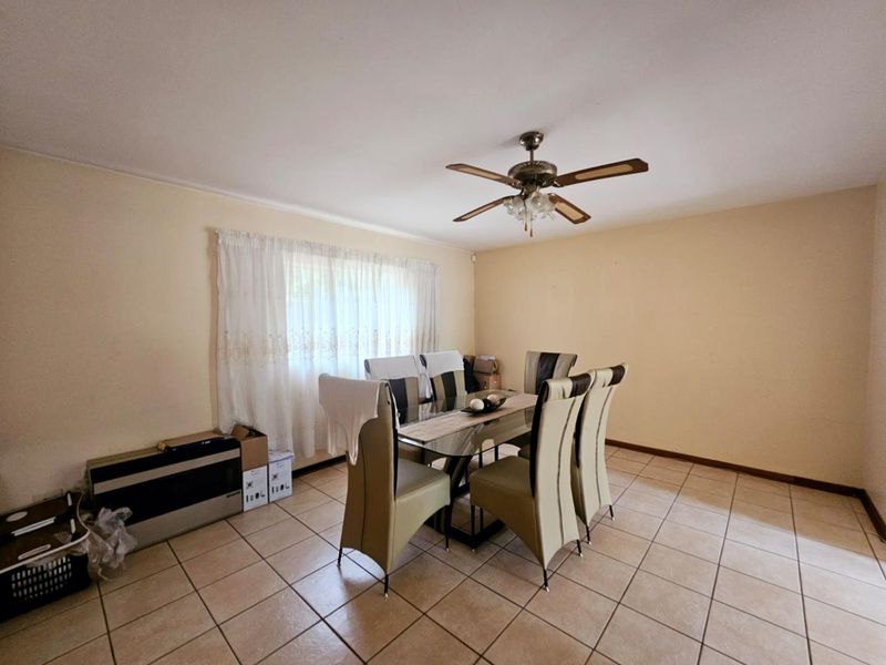 Double-Storey Delight with Pool & Perfect for Parties! - Photo 4