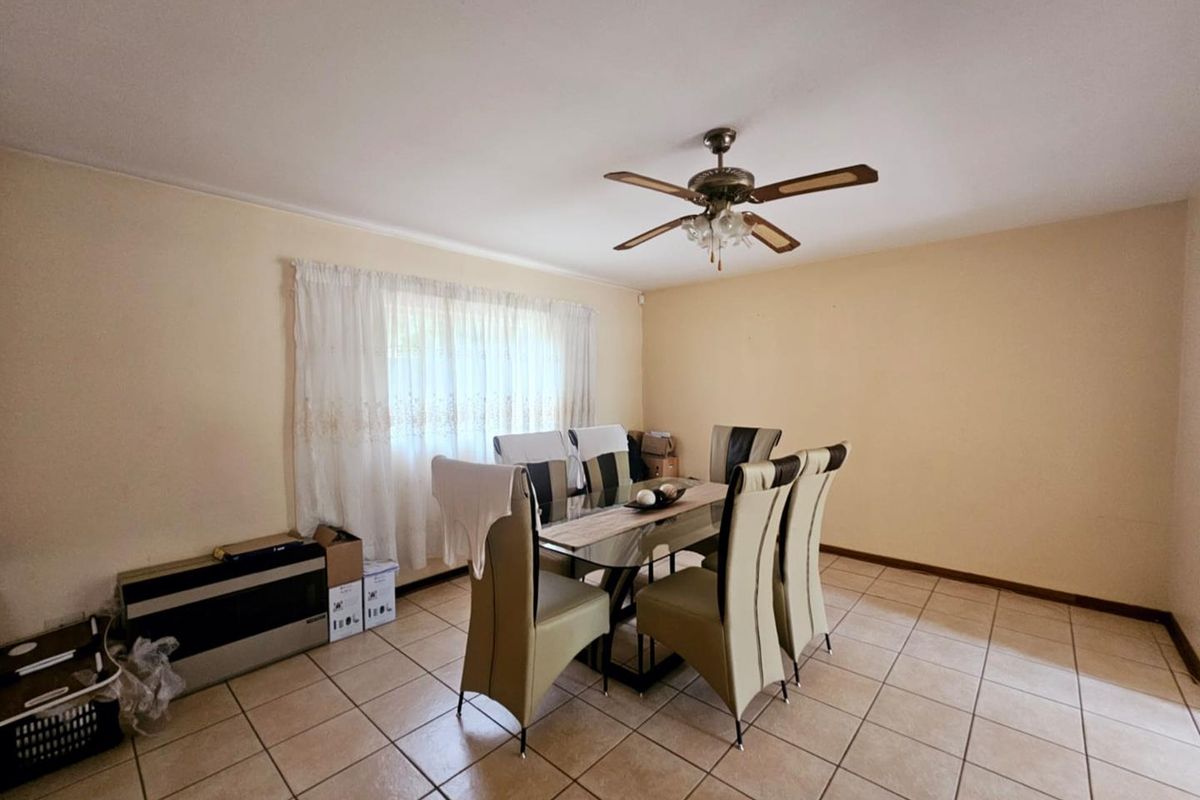 Double-Storey Delight with Pool & Perfect for Parties! - Photo 4