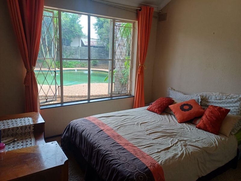 VERSATILE FAMILY HOME WITH BUSINESS POTENTIAL IN VAN RIEBEECK PARK - Photo 7