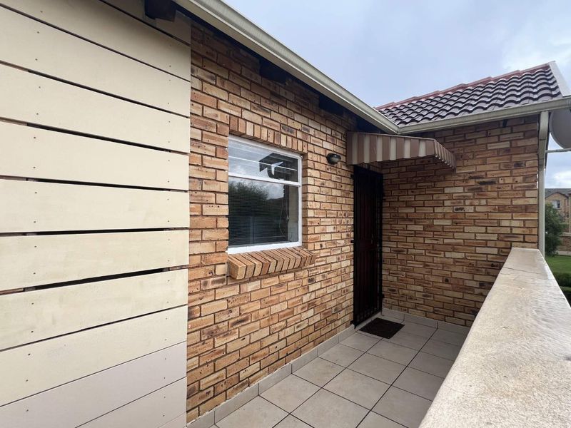 Enjoy Peace of Mind and Low Maintenance Luxury. - Photo 2