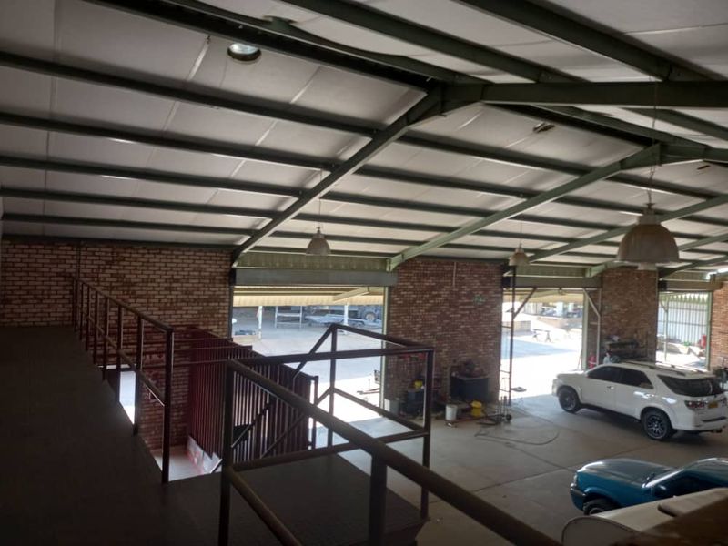 PRIME COMMERCIAL SPACE TO LET - Photo 3